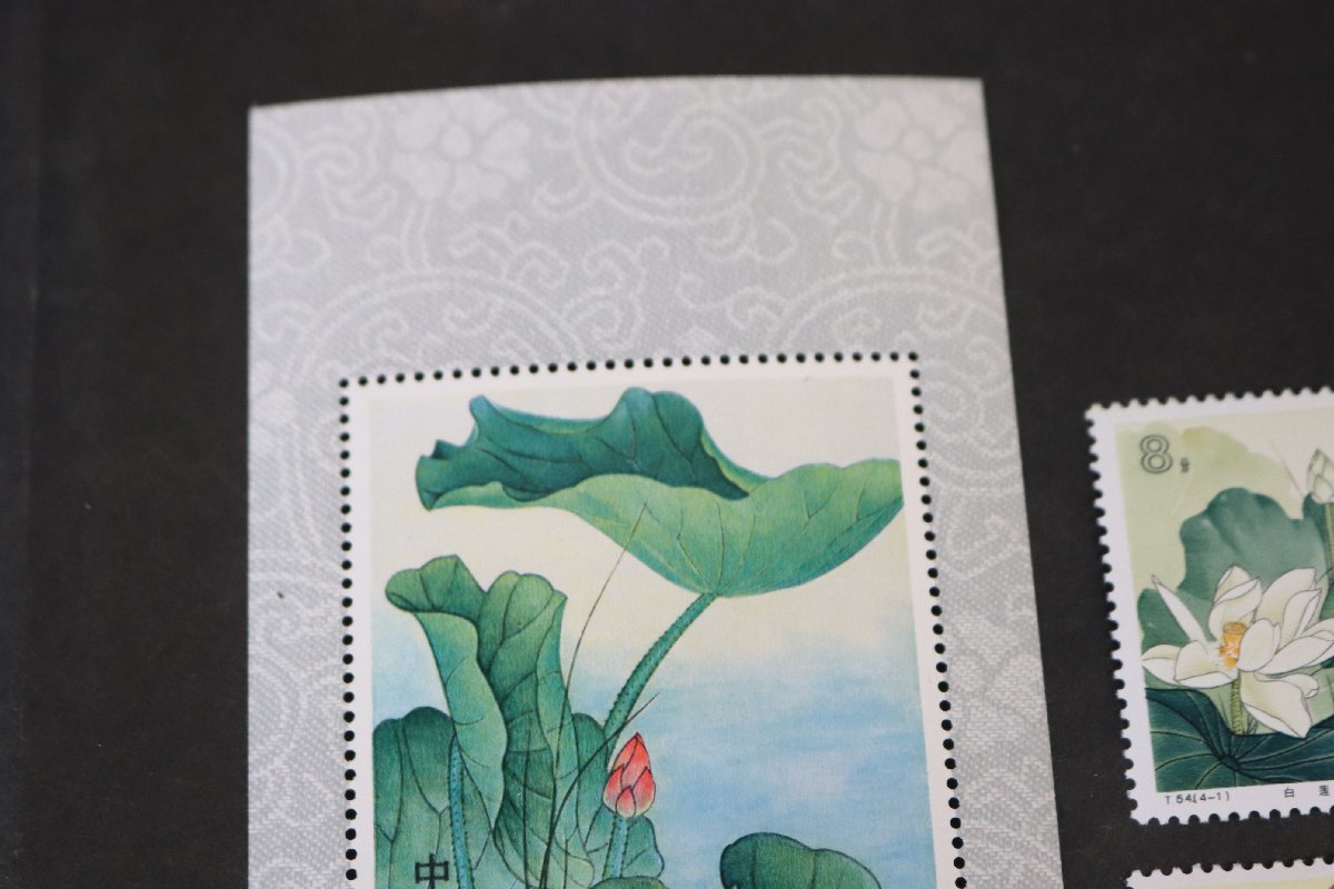 1980年の蓮の花切手の小型シートとバラ切手4種