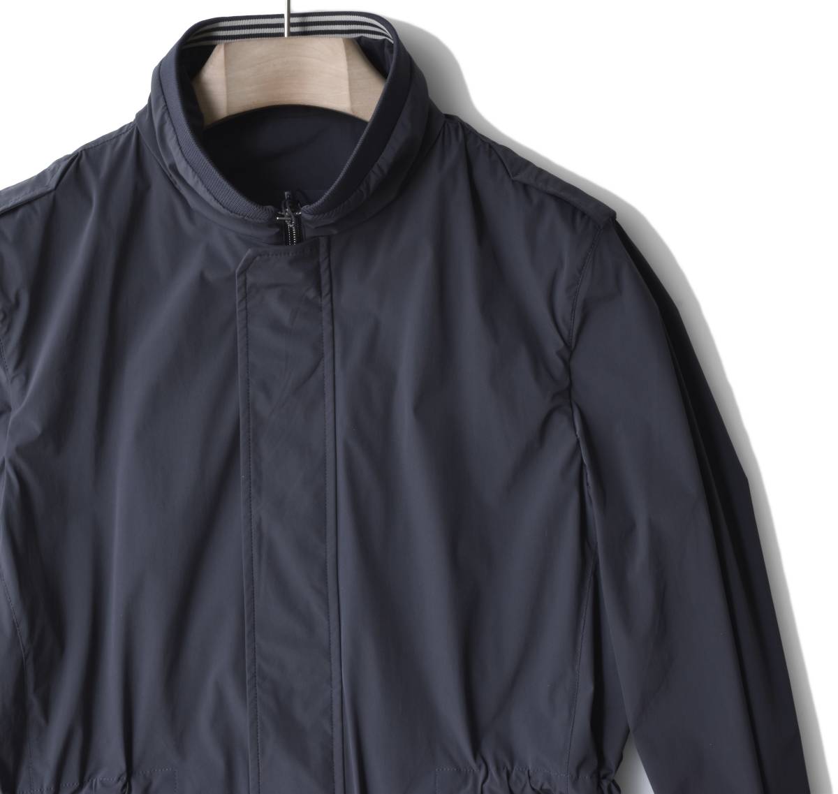 10万【HERNO ヘルノ新品】◇通年使える軽い1枚仕立て◇オンオフ兼用 
