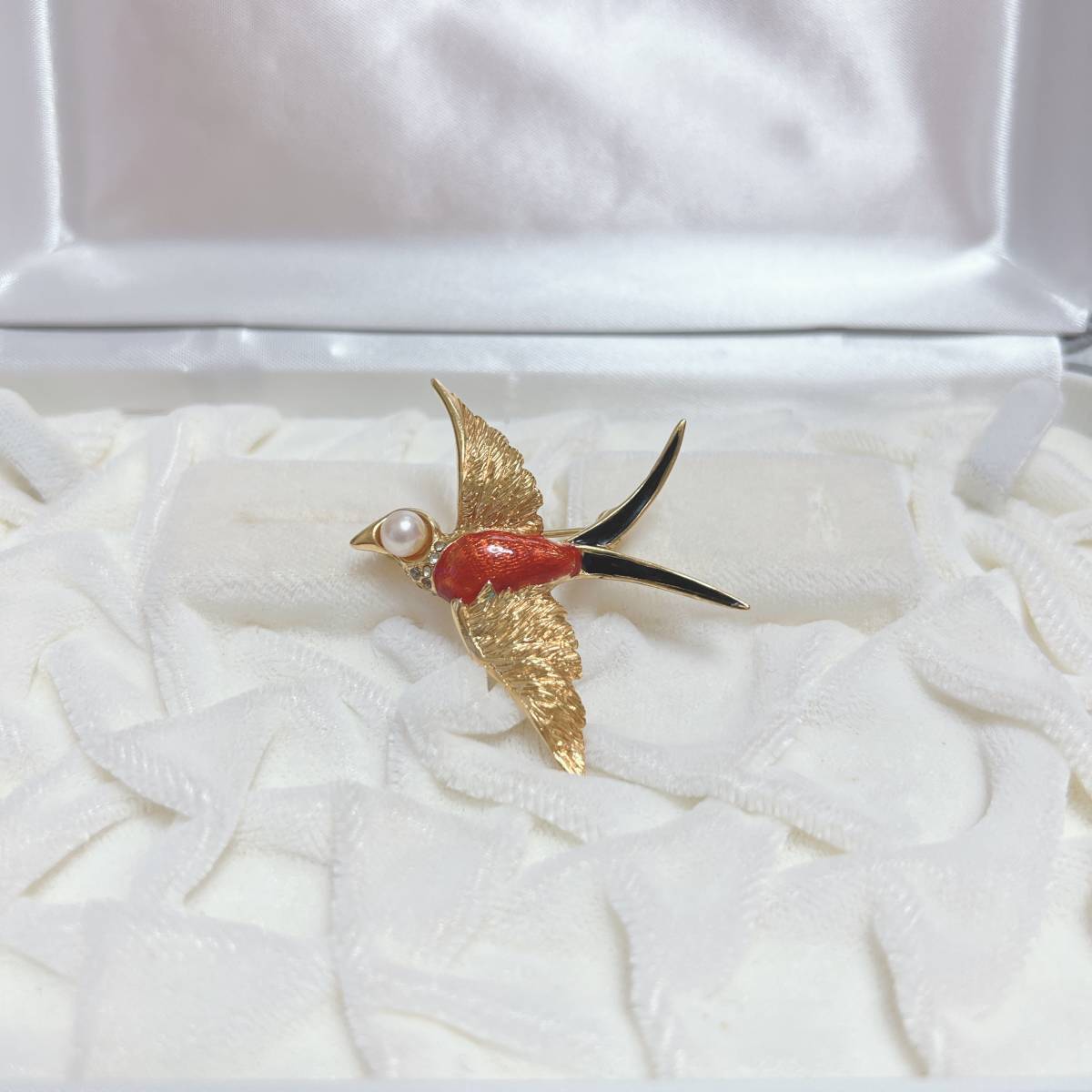 希少・美品Carven カルヴェン ブローチ gold ゴールド パール carven