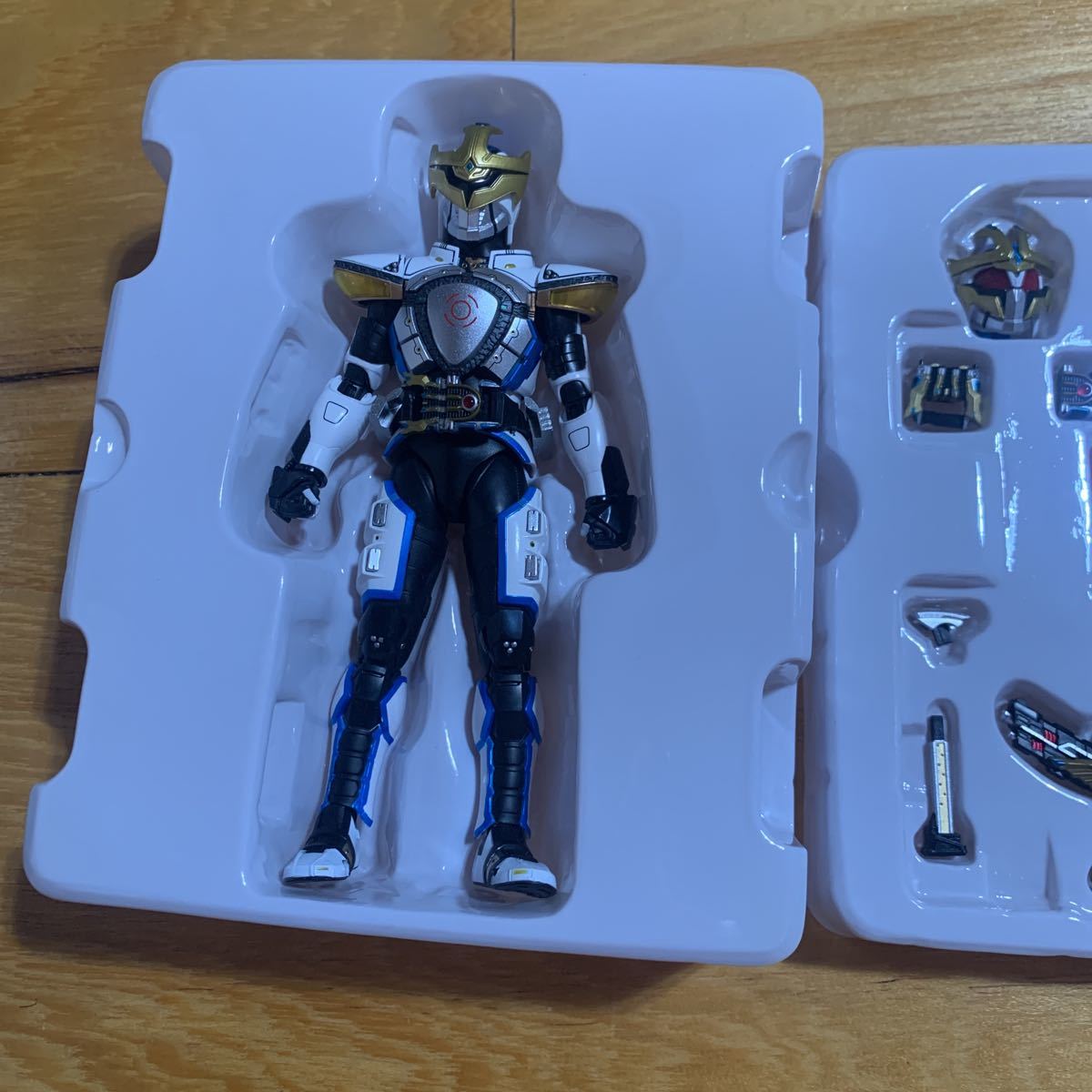 S.H.Figuarts 真骨彫製法 仮面ライダーイクサ セーブモード／バースト