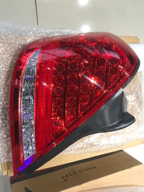☆ J31 前期 ティアナ 社外LEDテール 左右セット メーカー EAGLE ☆ J31 前期 ティアナ 社外LEDテール 左右セット メーカー EAGLE