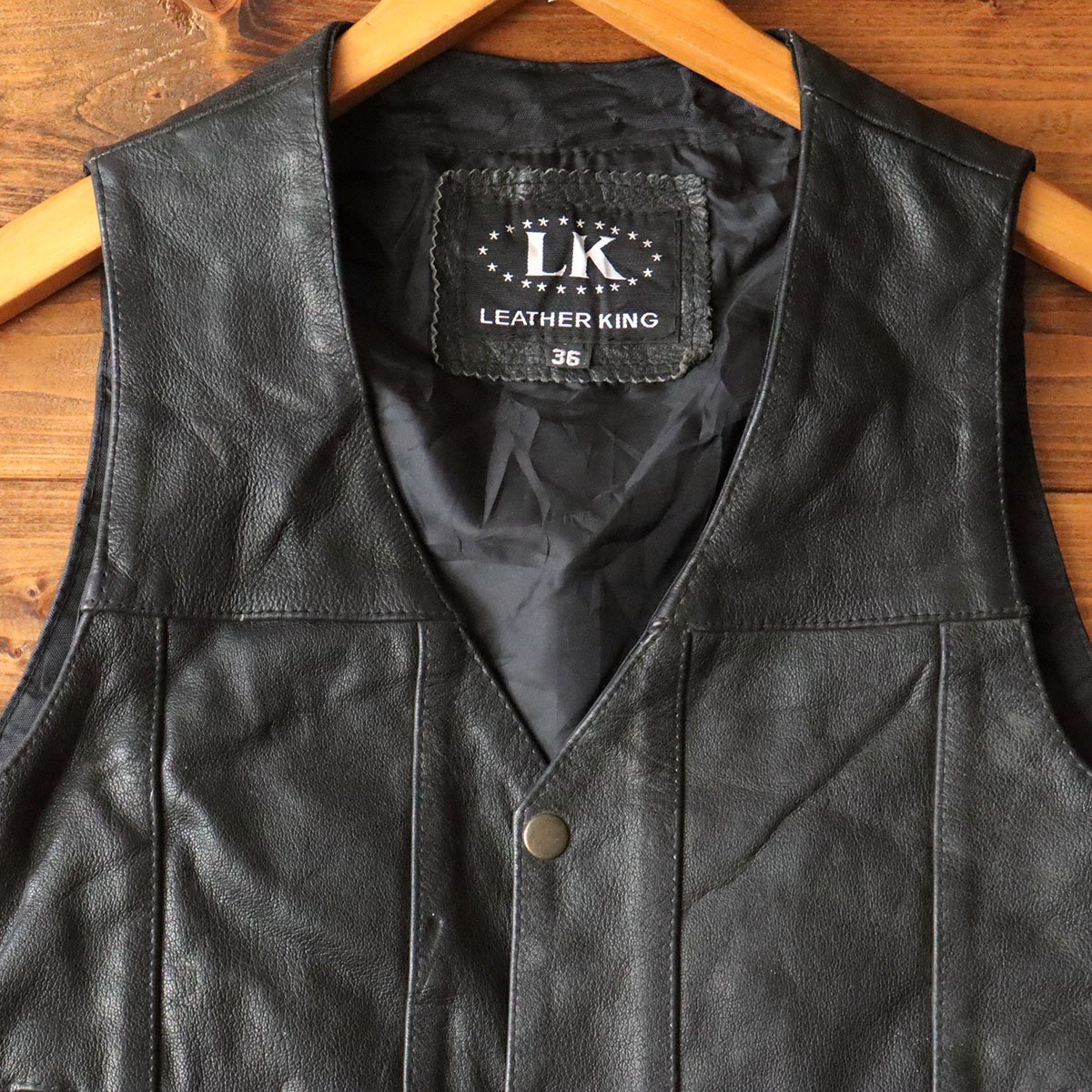 △4/s10.29-7 LEATHER KING レザーベスト メンズ サイズ36 黒 ブラック 