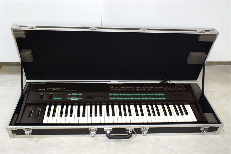 楽器・機材 YAMAHA DX7 II-D ジャンク 譜面台 ソフトケース付き