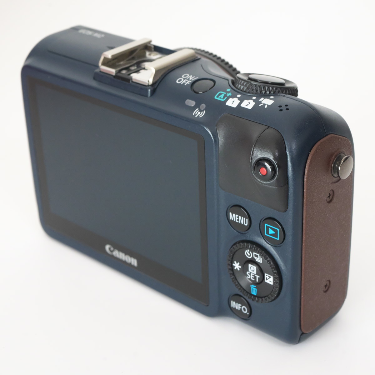 Canon ミラーレス一眼カメラ『EOS M2 ダブルレンズキット(ベイブルー)』