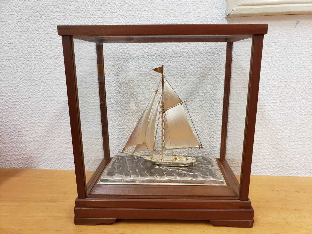 銀製(純銀刻印)帆船 置物 台付 ヨット シルバー 金属工芸 ガラスケース ヨット 銀製 置物 刻印 SILVER シルバー 台付 金属工芸 ガラス 銀製