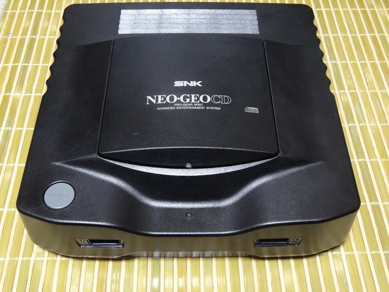 中古品NEO-GEO CD 本体、ACアダプター、接続ケーブル、コントローラー3