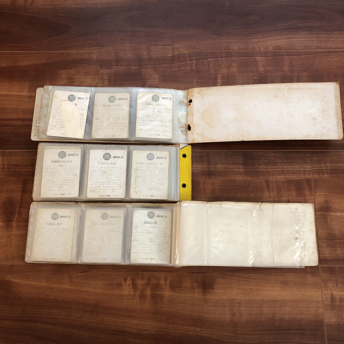 カルビー旧仮面ライダーカードNO.1〜100とカードアルバム3冊のセット