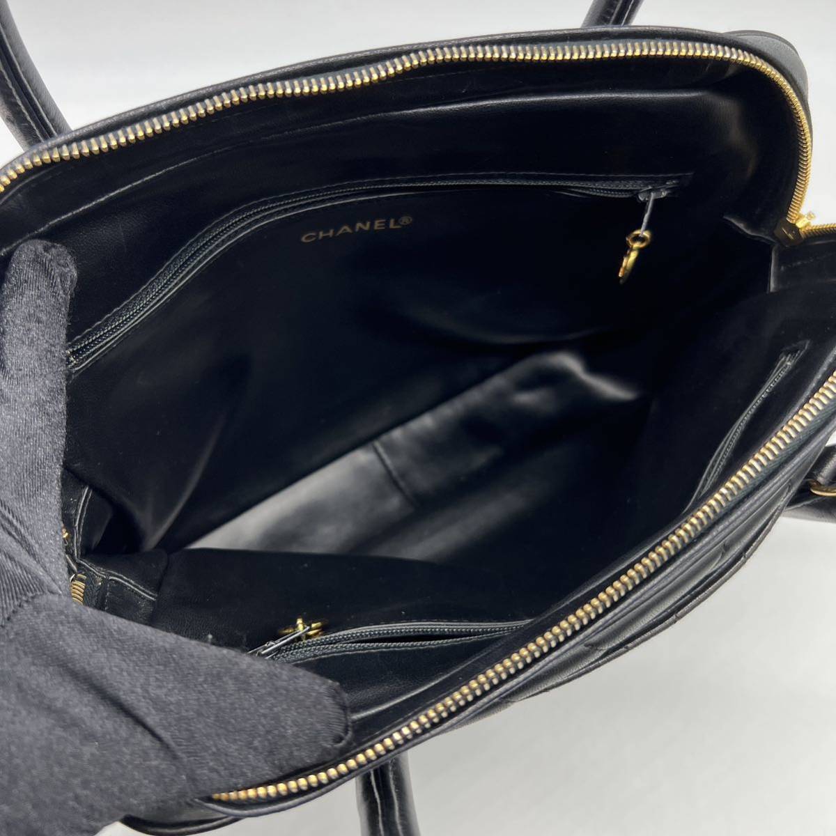 最終‼️極美品❤CHANELハンドバッグ Vステッチブラック レザー 2way CHANEL】シャネル『Vステッチ シェブロン 2WAYハンドバッグ』A92990