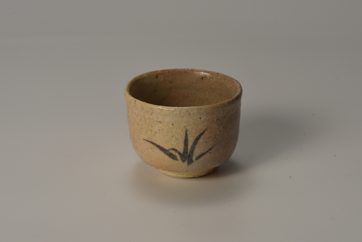 美濃陶片 黄瀬戸 菊花 織部釉流し紋 大皿 陶片 残欠 志野 織部 古陶磁 美濃 志野織部 黄瀬戸 陶片 青織部 筒向付 | 志野織部向付 文化遺産