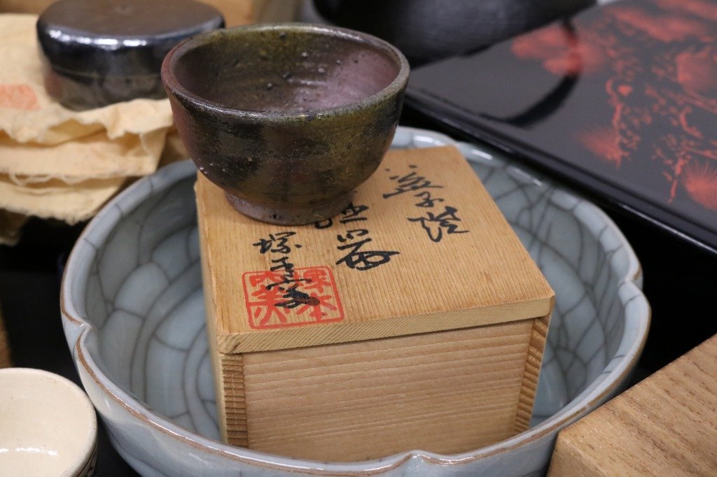 漆器 小物・雑貨 – 高翆 伝統工芸 | SELECTION脚付小箱「円」（輪島塗） HEIANDO 沈金［髙島屋選定品 宝相華 溜（5客） 輪島塗〈大藤漆器店〉雑煮椀 古代漆絵重箱 漆 重箱 WEB本店