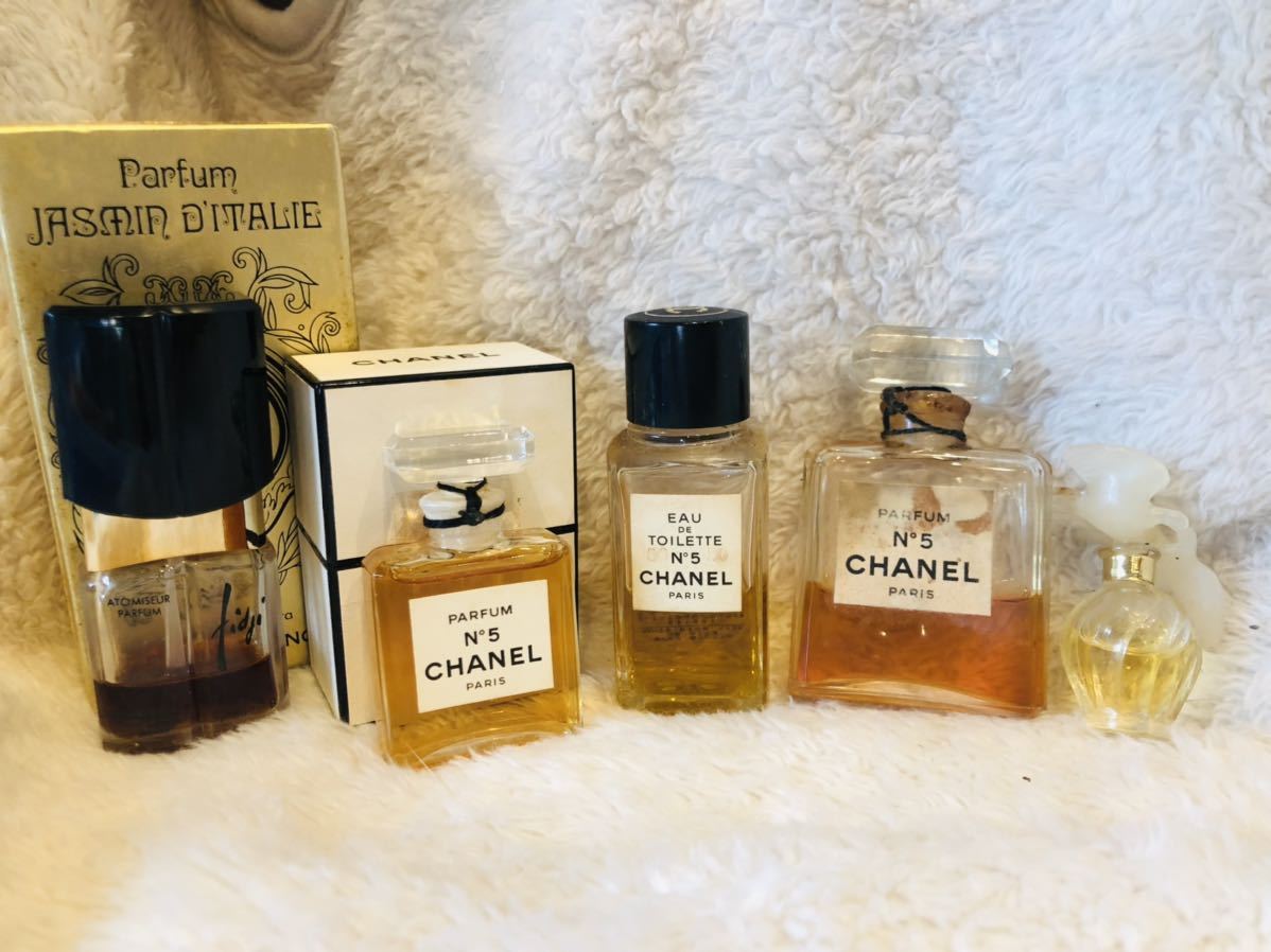 NINA - RICCI 香水 shop メルカリ みるく紅茶's by ミニボトルの通販