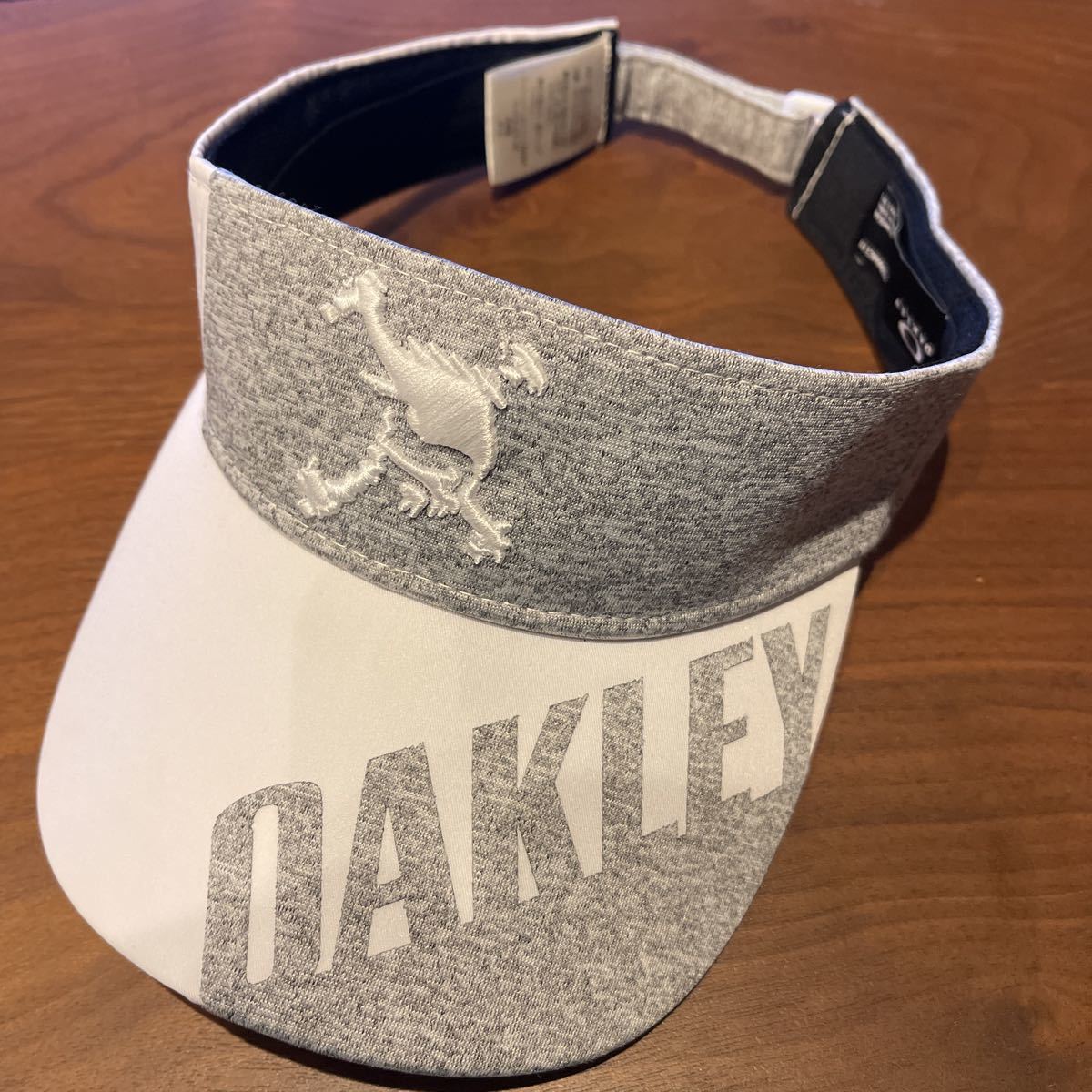 オークリー　サンバイザー_1