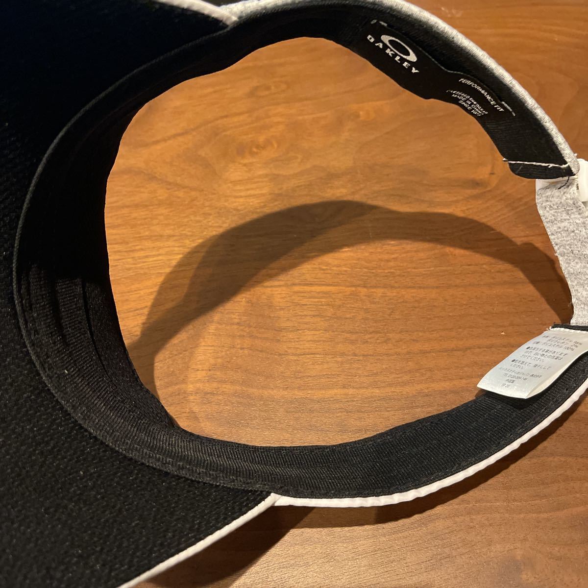 オークリー　サンバイザー_2