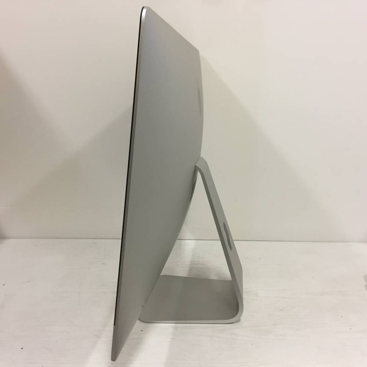 Apple IMac 27" 2017 Reconditionné - Core I5 3.4GHz, 8Go RAM, SSD 1To, Carte Graphique Radeon Pro 570 - Clavier QWERTZ (DE)