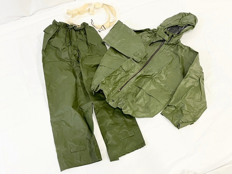【限定セール，定番】 米軍放出品 品 レインウエア上下セット Sサイズ レインパーカー レインパンツ カッパ 雨具 キャンプ アウトドア 100 CL4D(雨具、レインウエア)｜売買されたオークション情報、yahooの商品情報 その他