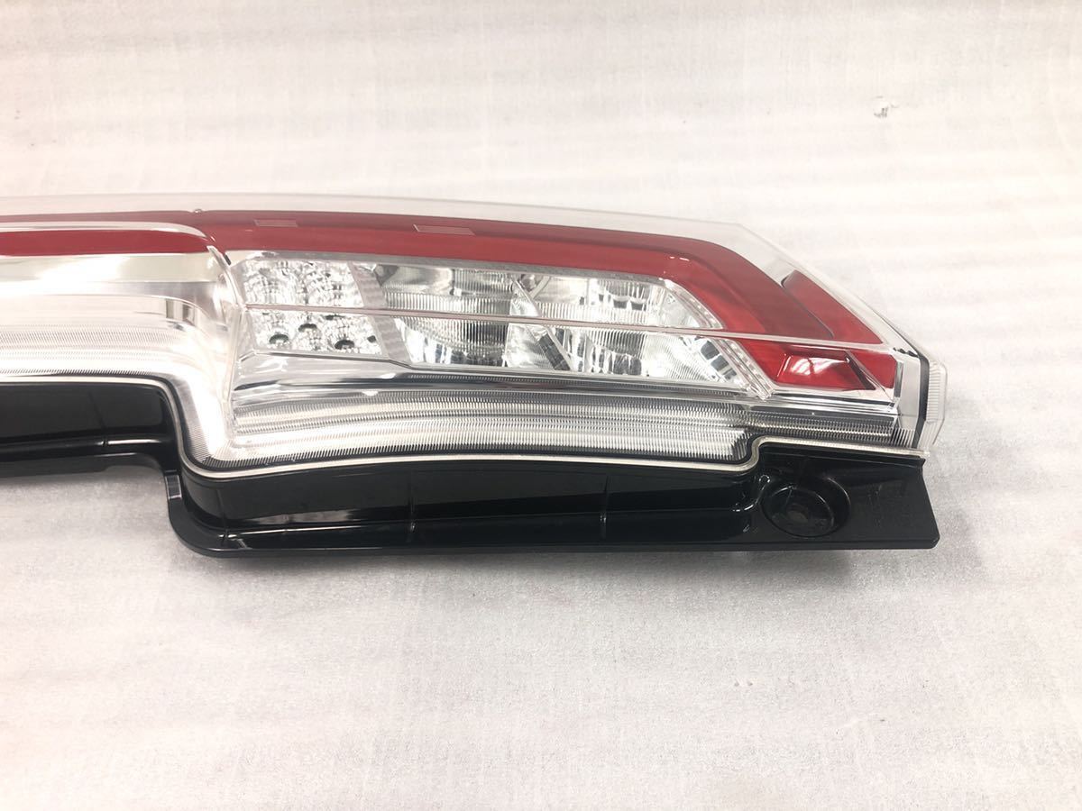ダイハツ ムーウ゛カスタム LA150S系 右テールランプユニット 中古