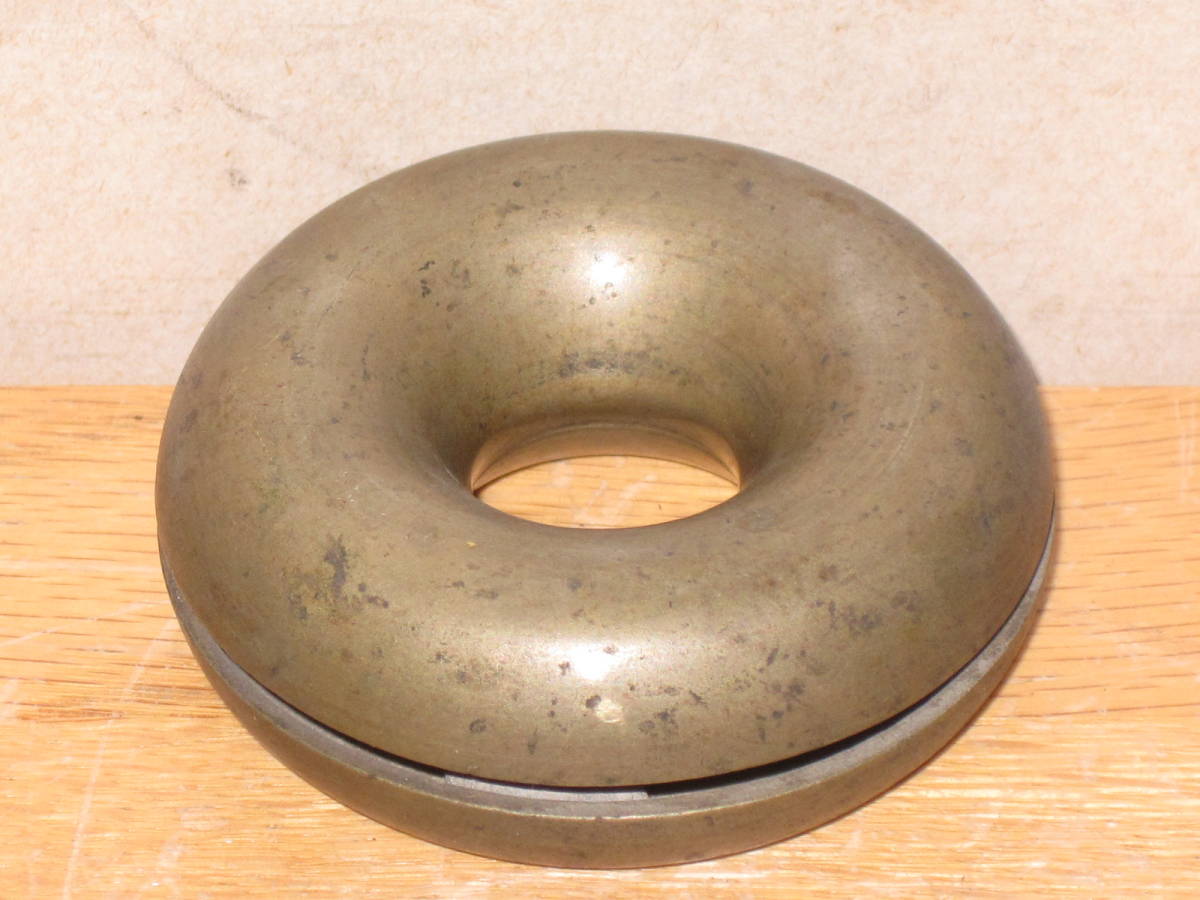 真鍮製 馬鈴 直径6.5cm 重量130g 茶道具 金属製 蓋置 ドーナツ型の鈴