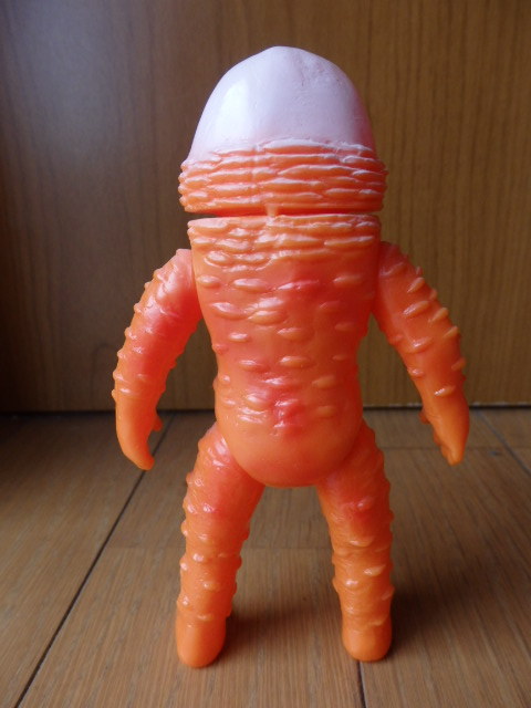 格安貴重レア・頭脳宇宙人チブル星人（パールホワイト）M1号製『ウルトラセブン』に登場・絶版品・中古現状品 チブル星人 ビリケン商会 食玩、おまけ ウルトラマン・円谷プロ公式 | 極上彩色完成