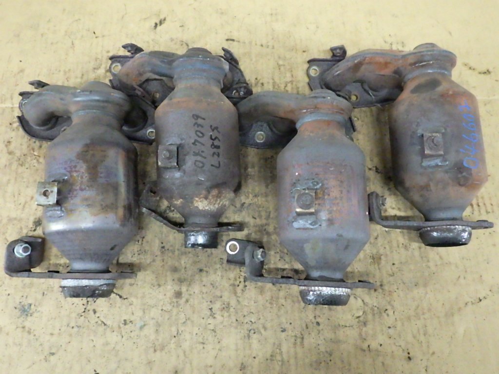HOT 石 ダイハツ KFVE 触媒 4個セット 棚落ち無 コア用 L245/L285/L585 ロジウム パラジウム ジャンク品 046607/6879/7039/7010(純正品)｜売買されたオークション情報、yahooの商品情報をアーカイブ公開 - オー ダイハツ用