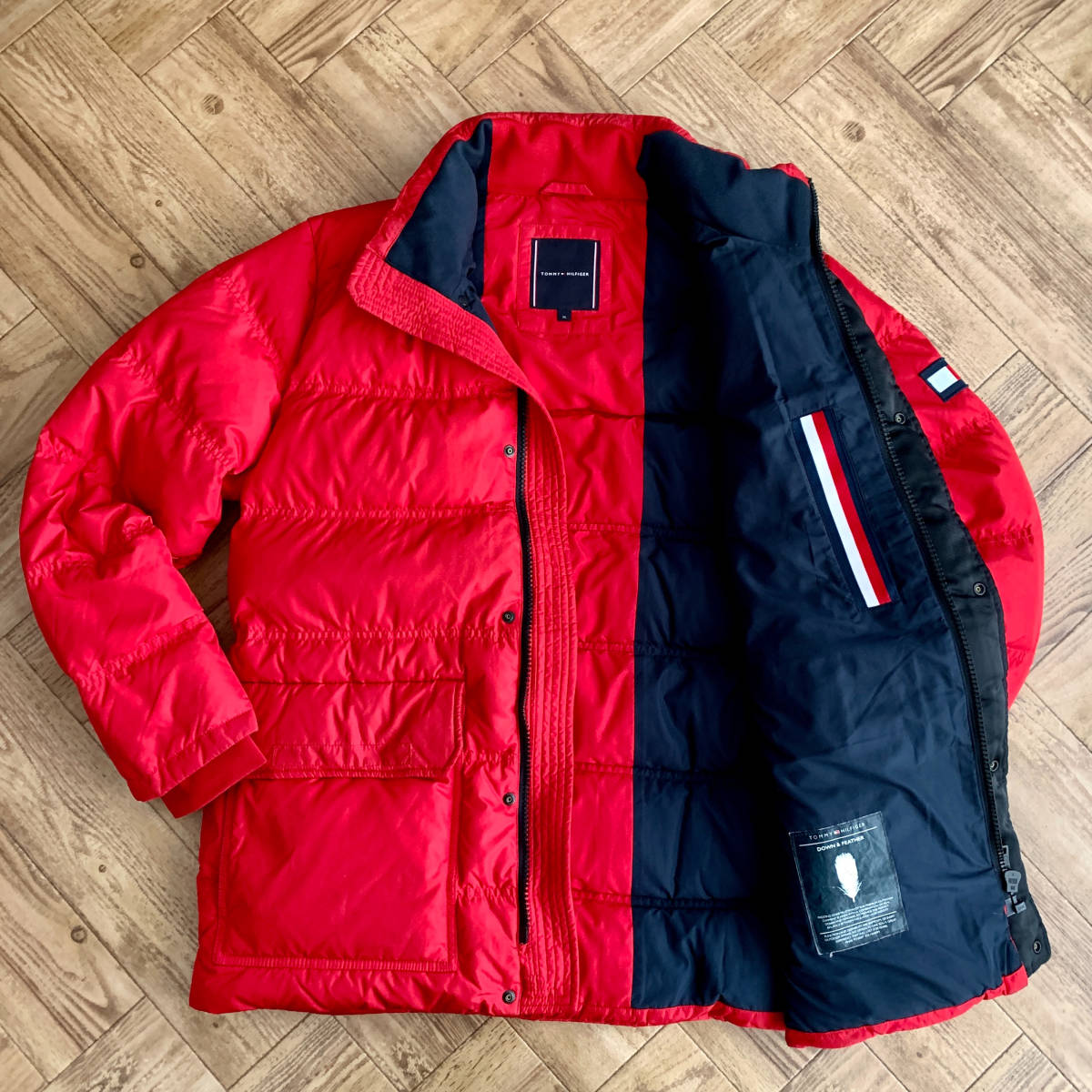 C34『トミーヒルフィガー TOMMY HILFIGER』極上防寒 鮮やかなレッド 