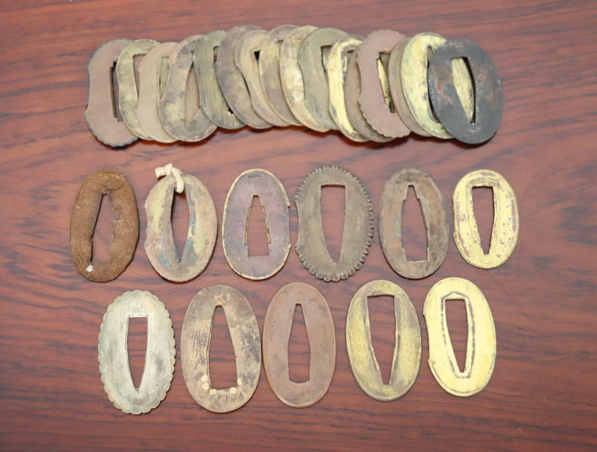 鍔　はばき　目貫　切羽　装具　日本刀　b3273 切羽 鍔 目貫 縁頭 刀鍔 刀装具 武具 龍車蟷螂図鍔 まとめ