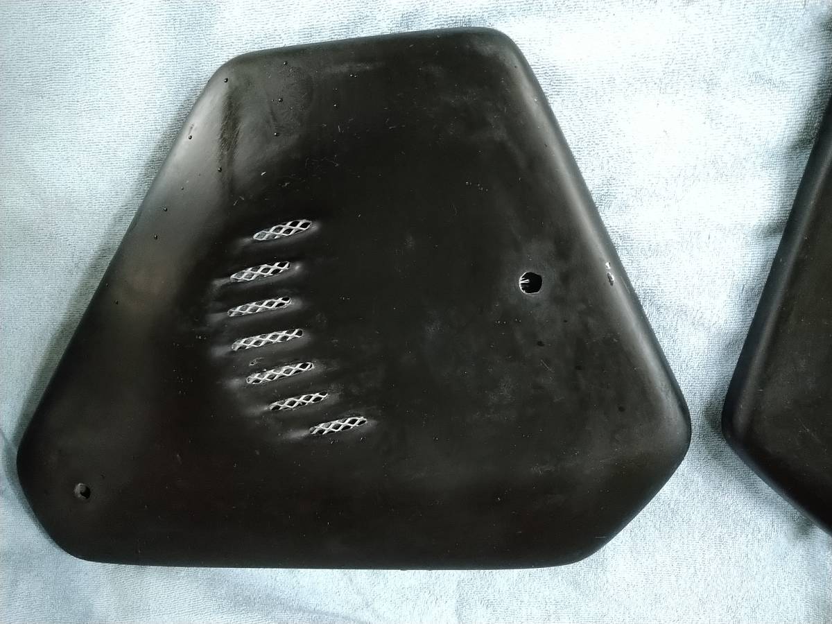 DUCATI　９００SS　サイドカバーリプロ