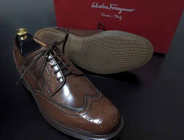 極美品 使用僅か フェラガモ 8EE Ferragamo 最上位トラメッザ メダリオンウィングチップ ソフトドレスシューズ 箱付 6669