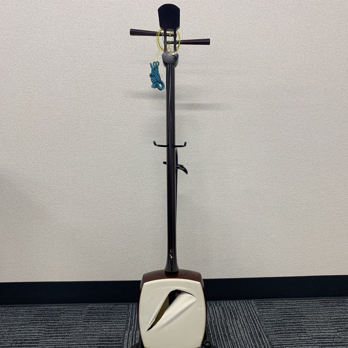 中棹三味線 (Gt-5 K) ① 三味線 中棹 子持綾杉 金ボソ トチ