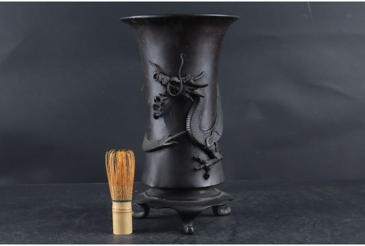 URA]古銅/龍文三足花瓶/29.5cm・2638g/2/9-a11-173(検)骨董/銅器/