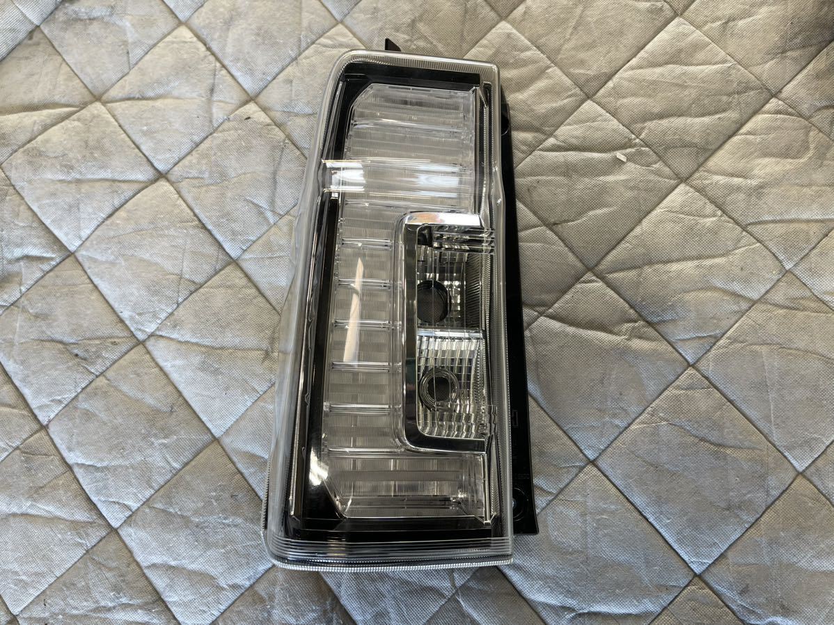 タント LA610S 左テールランプ 81560-B2690 20516L - メルカリ