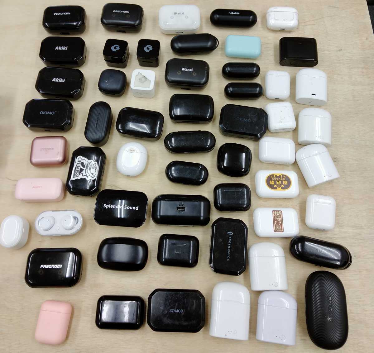 【ジャンク】大量 ワイヤレスイヤホン 55台セット まとめ売り soundpeats AUKEY pasonomi ikanzi urbanista 等 41217