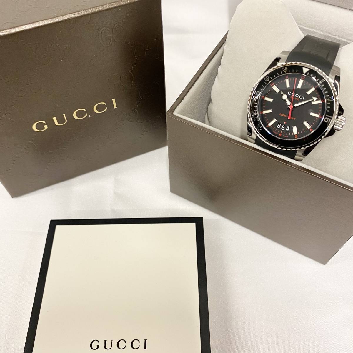 【１円スタート！！】グッチ YA136303 136.3 ダイブ 200M ラウンド クォーツ ブラック文字盤 箱・保証書付き！ GUCCI DIVE 腕時計