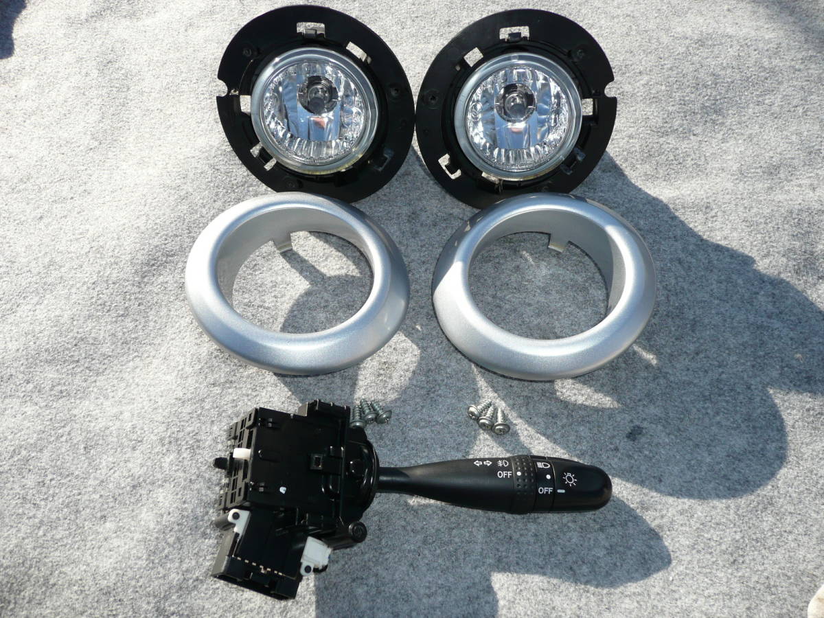 定番人気，正規品 ダイハツ L575 ムーヴコンテ 標準車 純正 フォグ ベゼル 表枠 左右 スイッチ他付 左右 破損なし(ダイハツ用)｜売買されたオークション情報、yahooの商品情報をアーカイブ公開 - オークファン 純正品