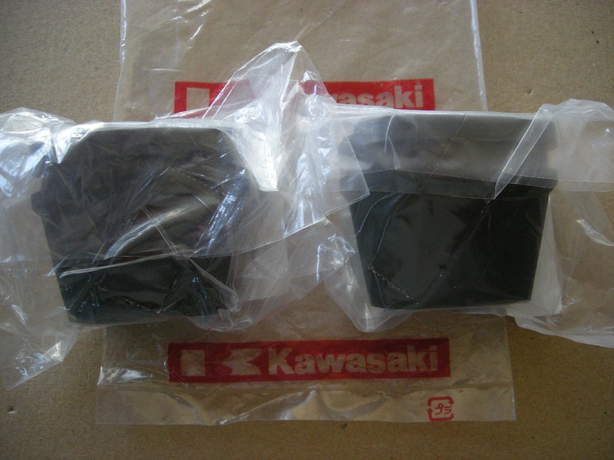 未使用品 カワサキ純正部品 23051-1207 ブラケット、ウインカー