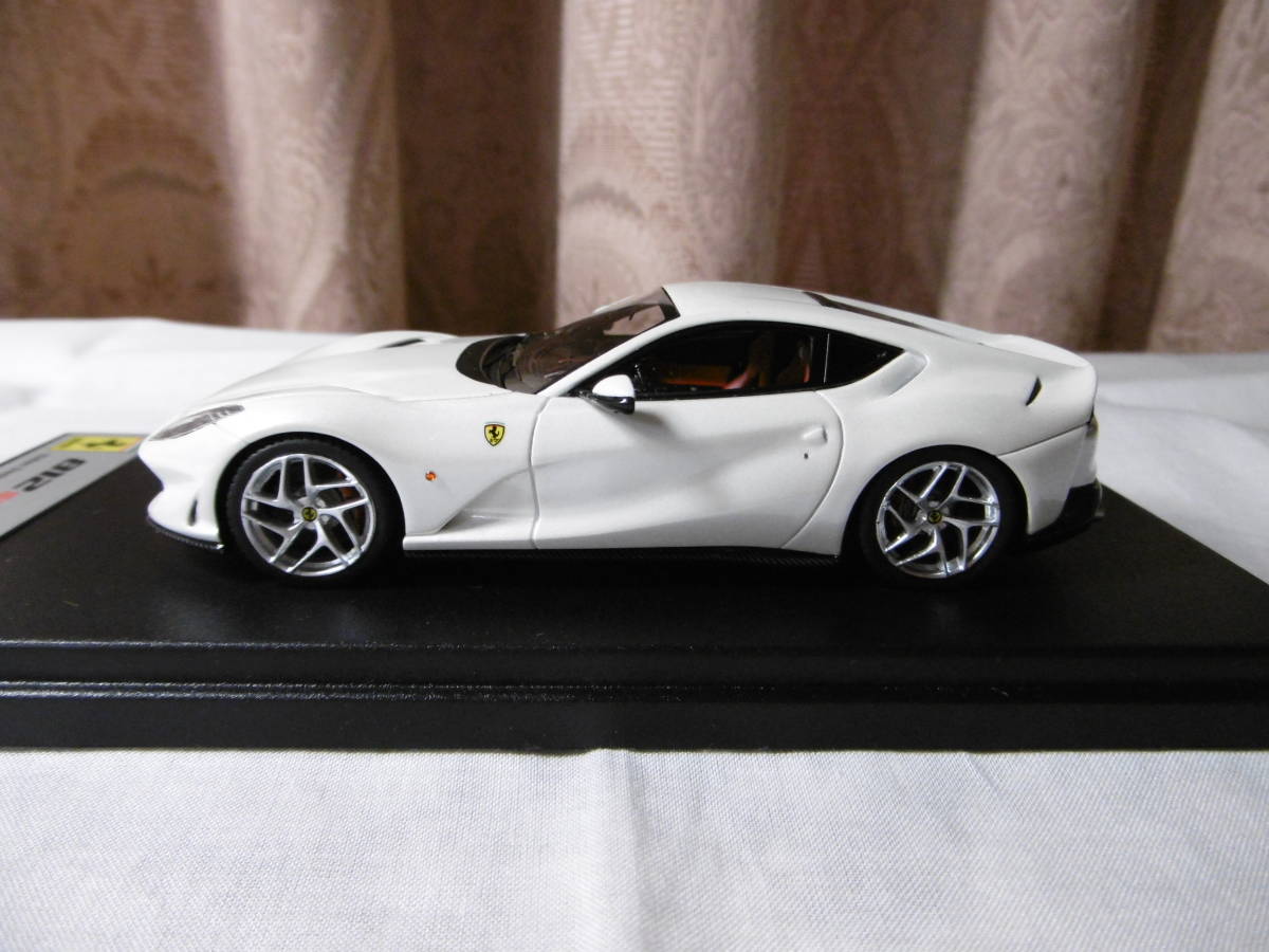 【ルックスマート】　1/43　フェラーリ　812　スーパーファスト　ビアンコフジ（フジホワイト）