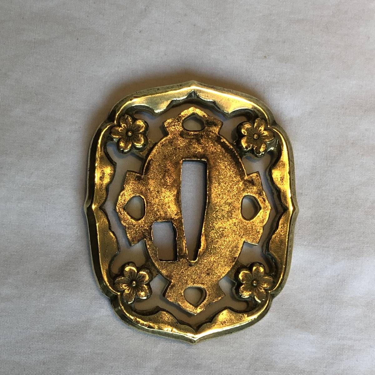 満州出動記念 旧日本軍 軍刀鍔 文鎮 歩兵第六聯隊 日本陸軍 鍔 軍隊物 珍品 満州出動記念 旧日本軍 軍刀鍔 文鎮 歩兵第六聯隊日本陸軍 昭和