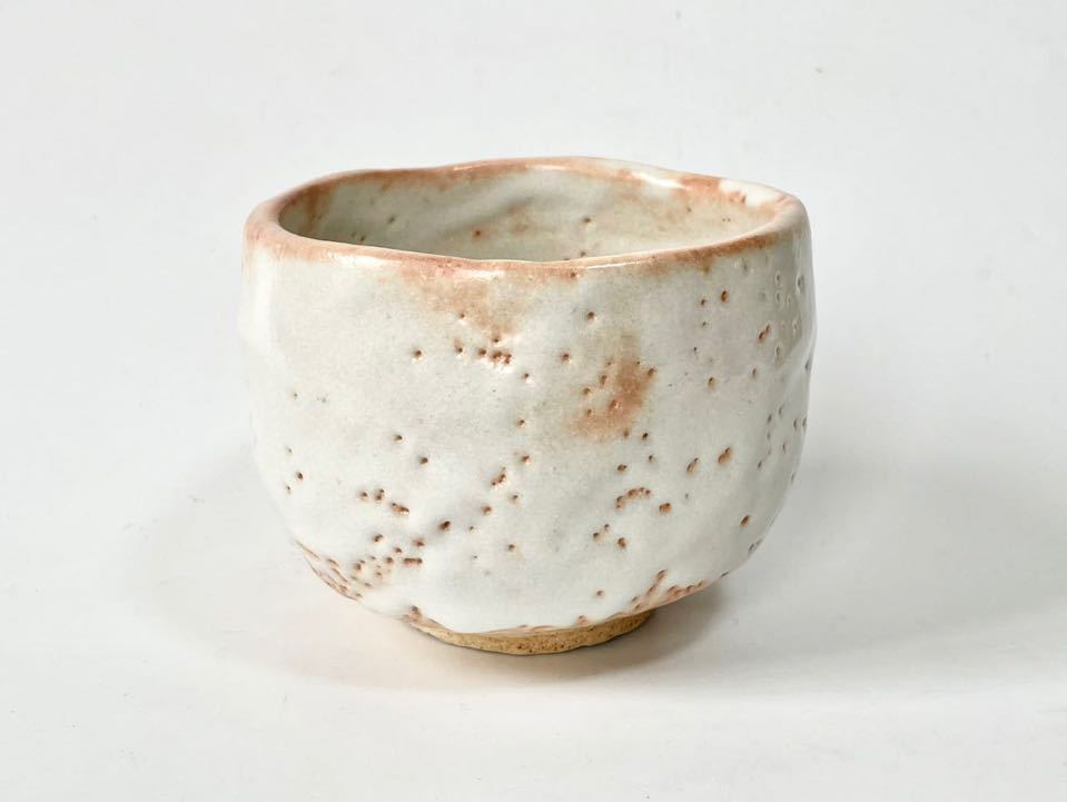 在庫処分】加藤孝造 志野 茶碗 本物保証 共箱、布付 未使用並みの美品