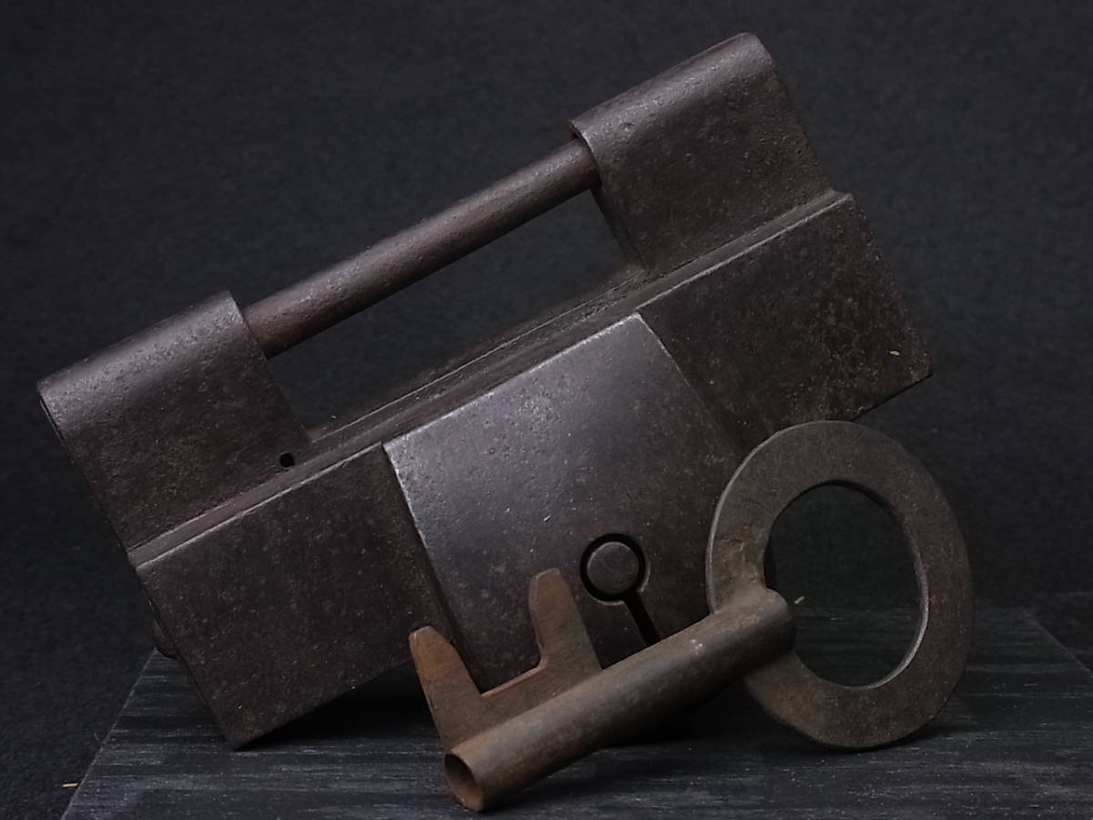 d0266 時代 錠前 因幡錠 / 和錠 鍵付 古鉄 蔵鍵 江戸期 土蔵 古民具 古道具