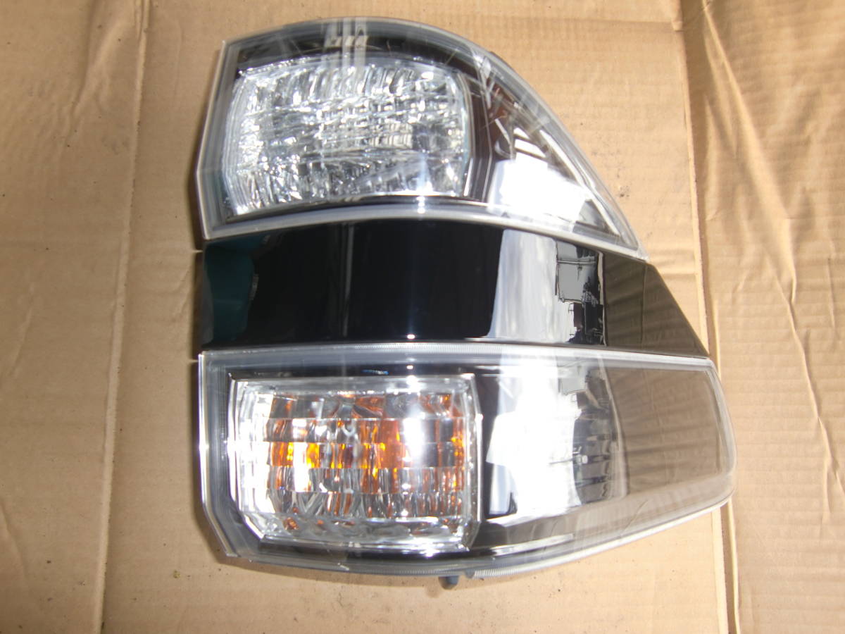 ヴェルファイア ANH20Wテールランプ右 ヴェルファイア ANH20W 中古中古 