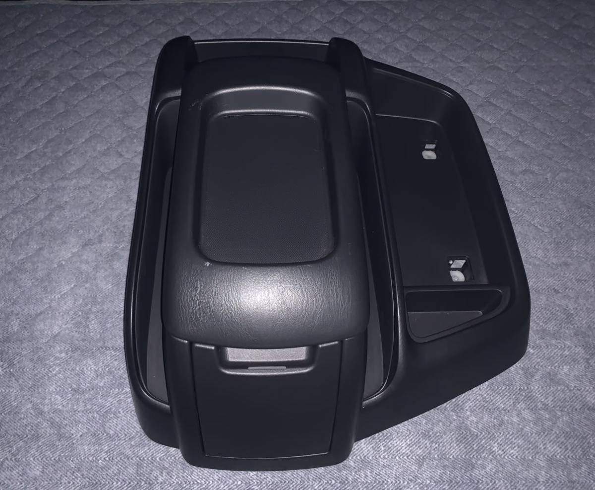 トヨタ 純正 200系 ハイエース ワイド センターコンソール 小物入れ ボックス BOX 58811-26090　新車外し キズ有り ⑫