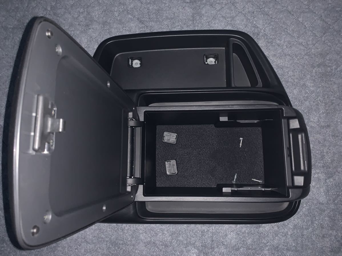 トヨタ 純正 200系 ハイエース ワイド センターコンソール 小物入れ ボックス BOX 58811-26090　新車外し キズ有り ⑫