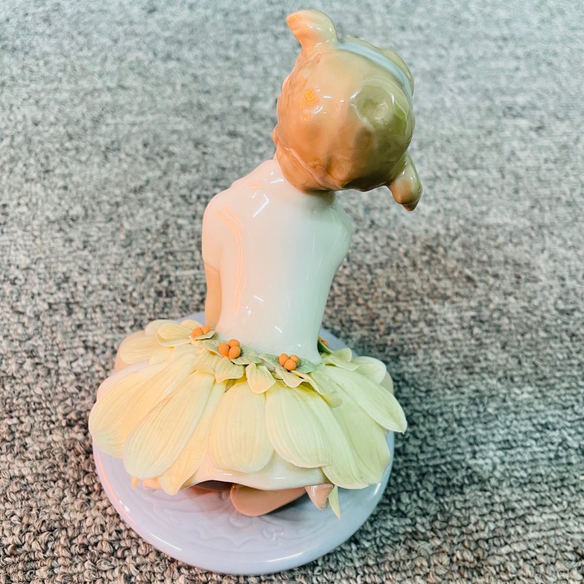 工芸品 希少 リヤドロ 少女 花 置物 フィギュリン 陶器 陶器人形 レア