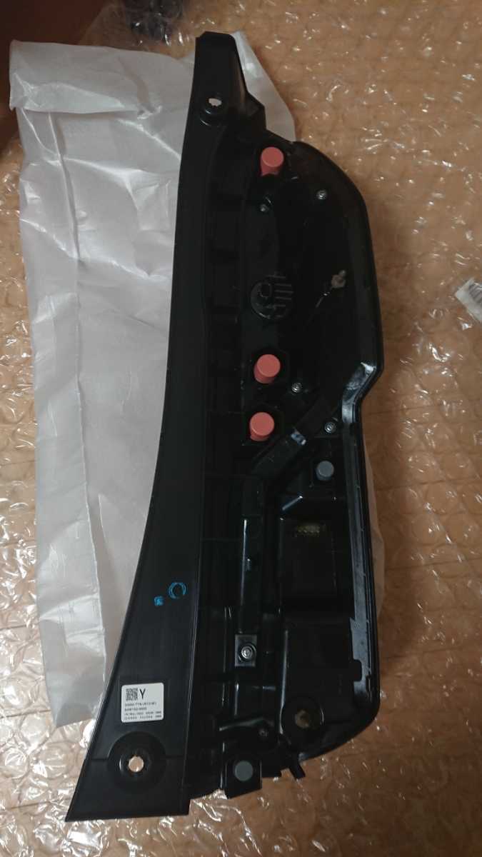 ホンダ N-BOX JF3 左テールランプ 中古取り外し正常動作品 令和４年式！
