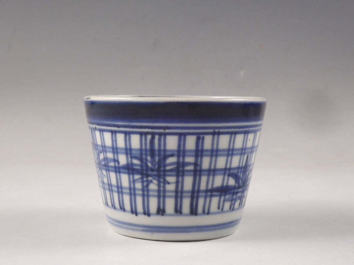 ○栄○古伊万里 染付 花草 格子文 蕎麦猪口 無傷完品 江戸期 37kw141