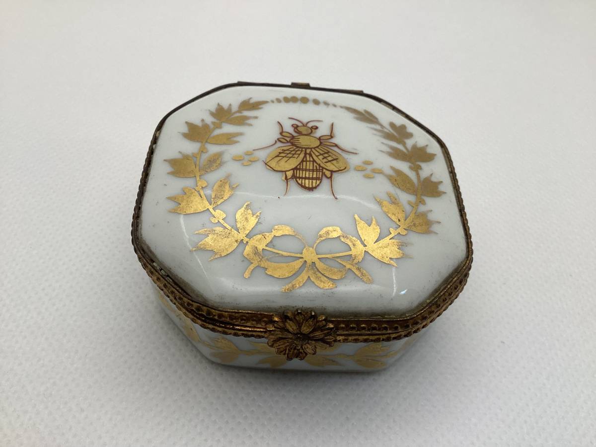 リモージュ フランス 【 はち ハチ 蜂 】ピルケース ハンドペイント