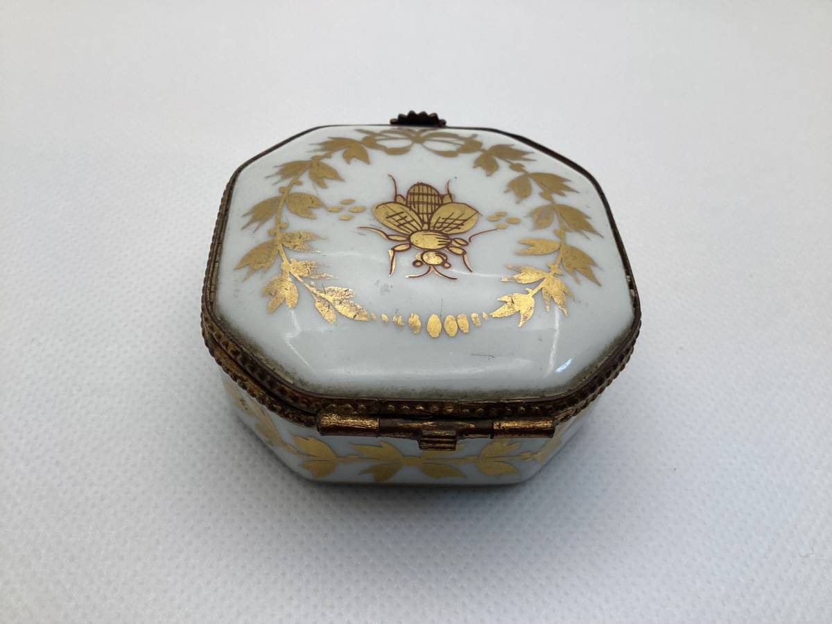 リモージュ フランス 【 はち ハチ 蜂 】ピルケース ハンドペイント