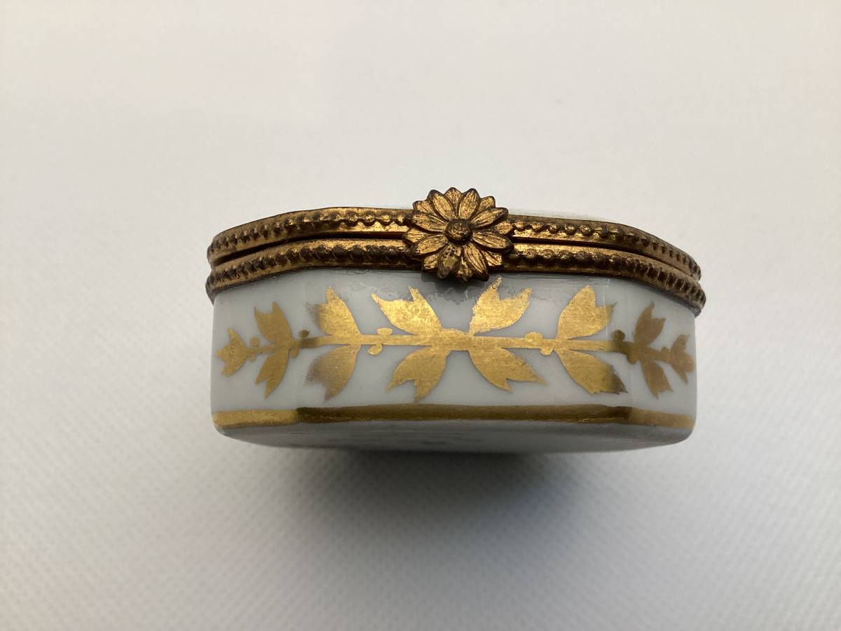 リモージュ フランス 【 はち ハチ 蜂 】ピルケース ハンドペイント