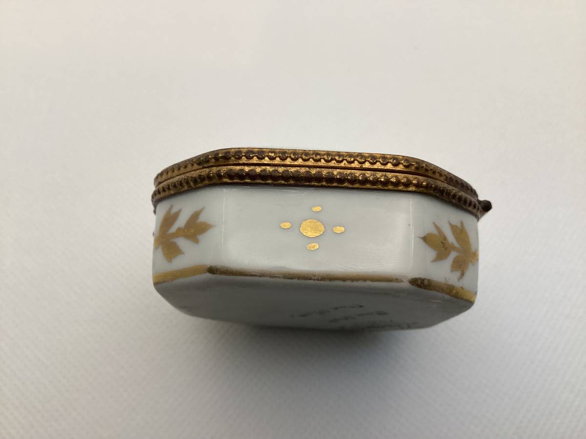 リモージュ フランス 【 はち ハチ 蜂 】ピルケース ハンドペイント