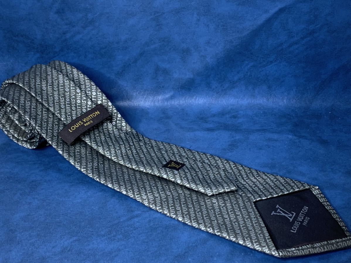 美品 ルイヴィトン LOUIS VUITTON ネクタイ グレー（シルバー）系 ロゴ