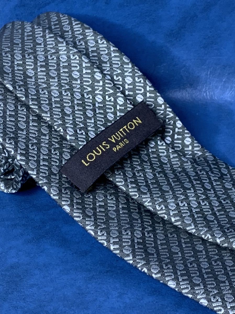 美品 ルイヴィトン LOUIS VUITTON ネクタイ グレー（シルバー）系 ロゴ